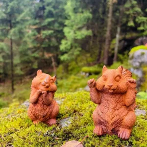 Figur i cortenstål – Sett med små Ekorn